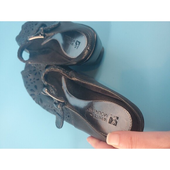 Womens Peep Toe Cloggs Sz 7 Floral Cut Out Boho Black Leather White Mountain - Picture 6 of 12